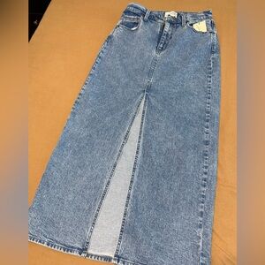 Universal Thread Blue Denim Women’s Maxi Skirt